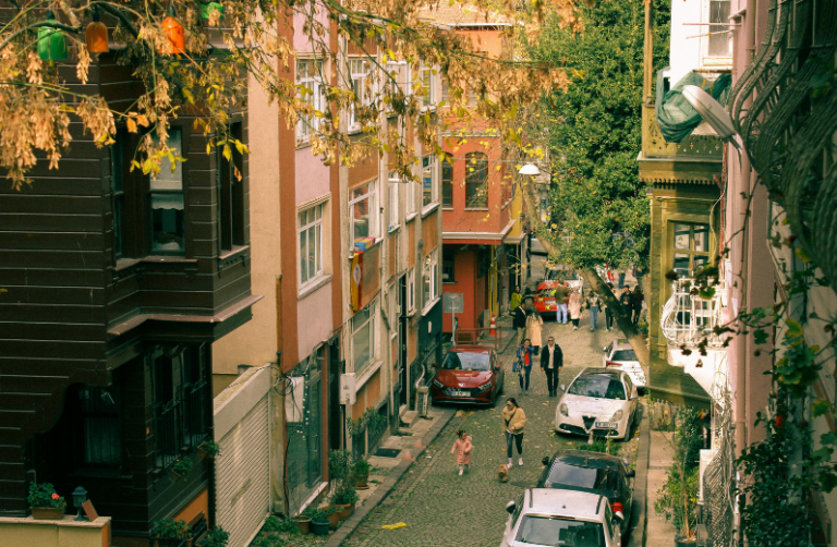 Comunidad de propietarios vs comunidad de vecinos: ¿hay alguna diferencia real?