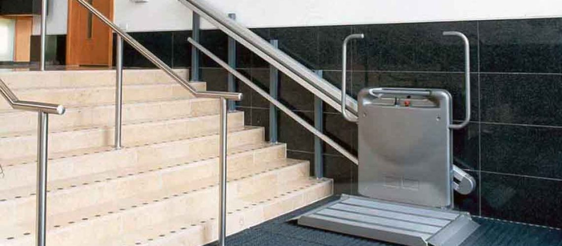 Escalera adaptada con silla